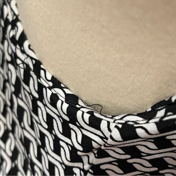 A Pea in the Pod Maternity Black & White Chainlink Print Wrap Dress Size Small - Picture 8 of 8